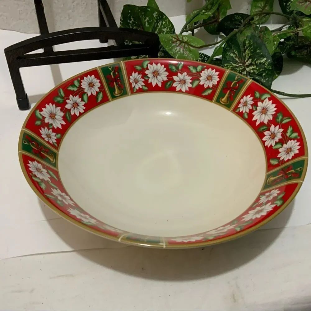 Kobe CHARLTON HALL 9.75" Round 1 Quart Serving Bowl White Poinsettia Flower B7